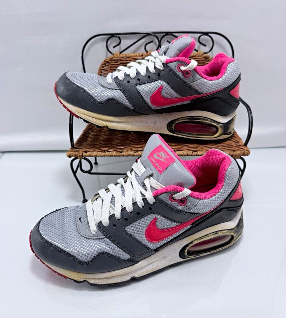 Nike Air Max Navigate Women’s Colorblock Low Top Lace-Up Mesh Sneaker 454249-002